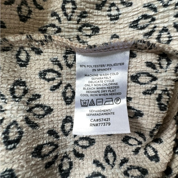 ANN TAYLOR | NWOT | BLACK & WHITE PRINT SHORT SLEEVE TOP | PETITE EXTRA SMALL - Picture 6 of 7